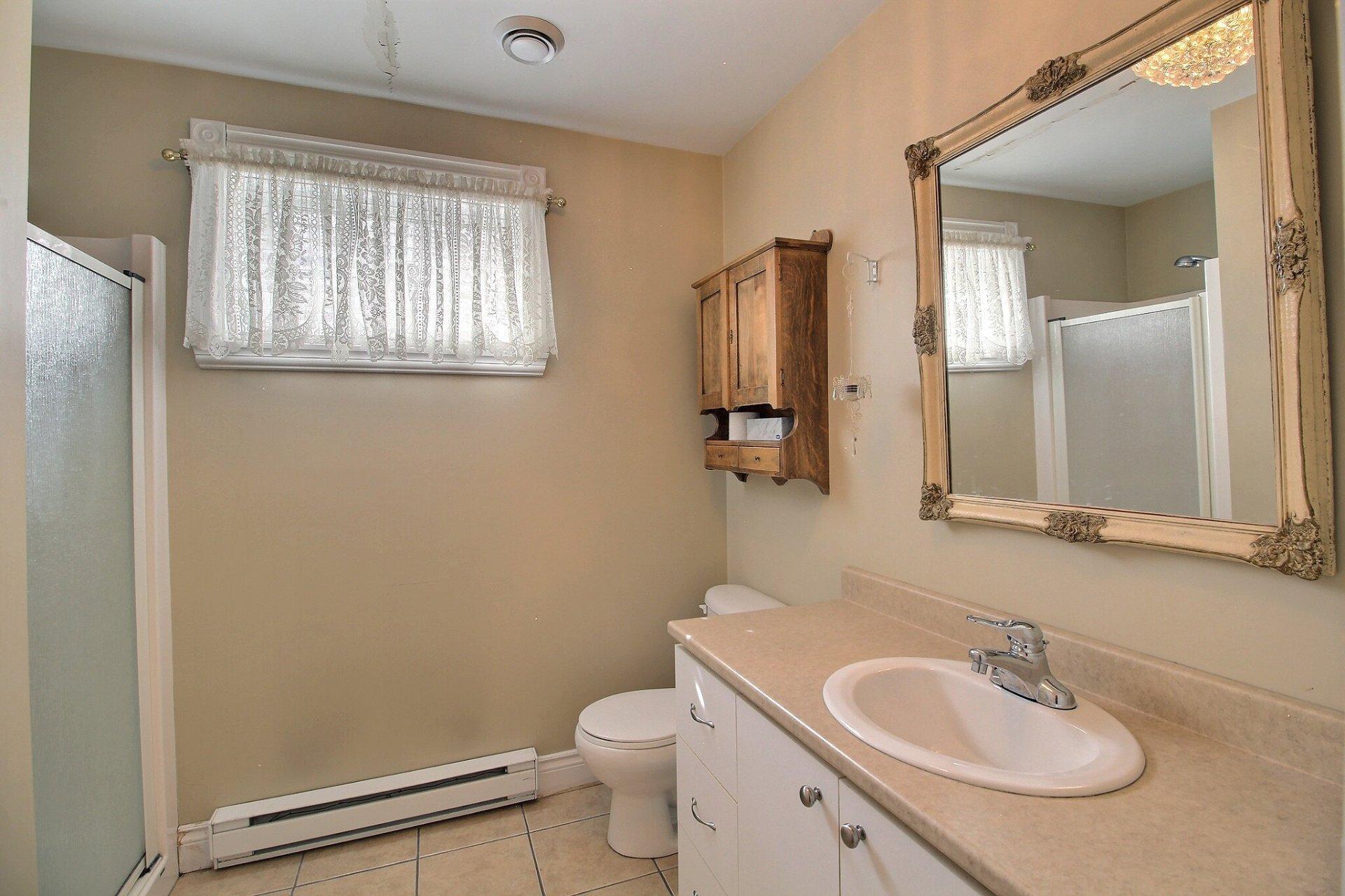 









1084


Rue Champlain

,
Magog,




QC
J1X3X8

