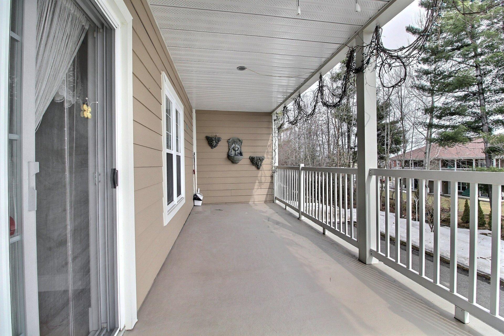 









1084


Rue Champlain

,
Magog,




QC
J1X3X8

