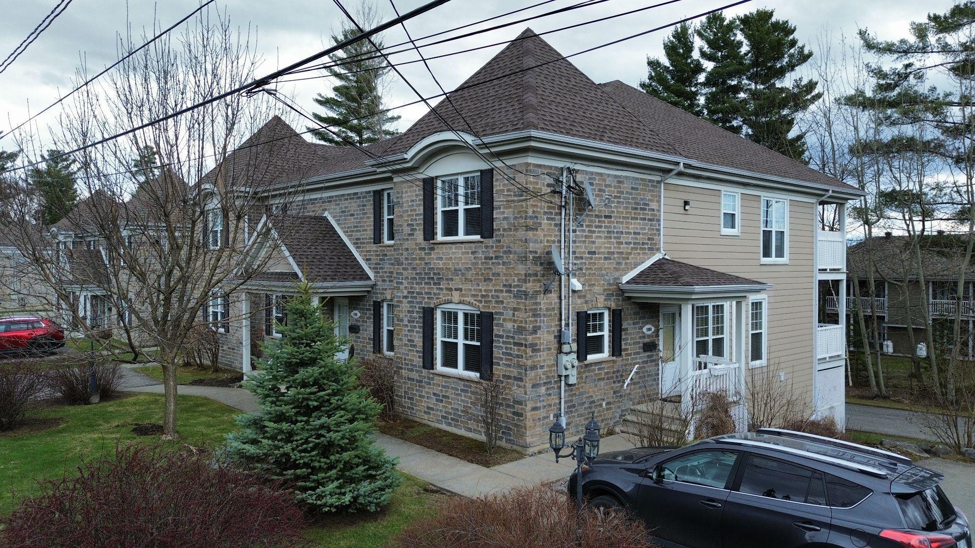 









1084


Rue Champlain

,
Magog,




QC
J1X3X8

