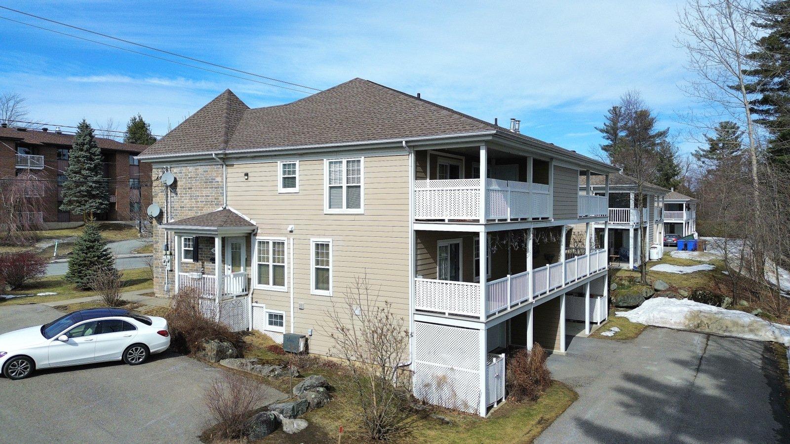 









1084


Rue Champlain

,
Magog,




QC
J1X3X8

