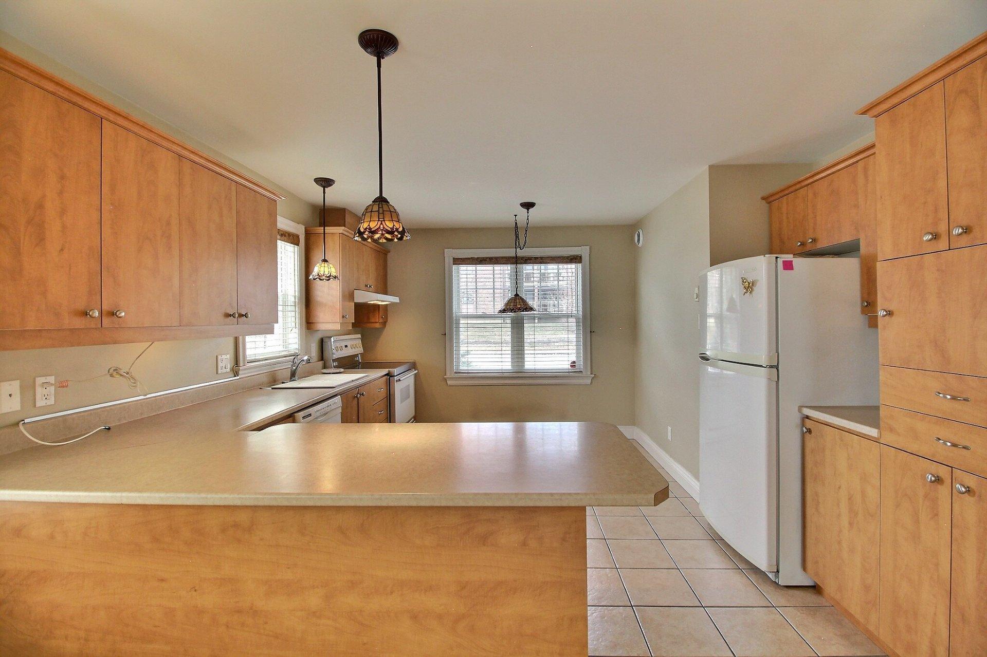 









1084


Rue Champlain

,
Magog,




QC
J1X3X8


