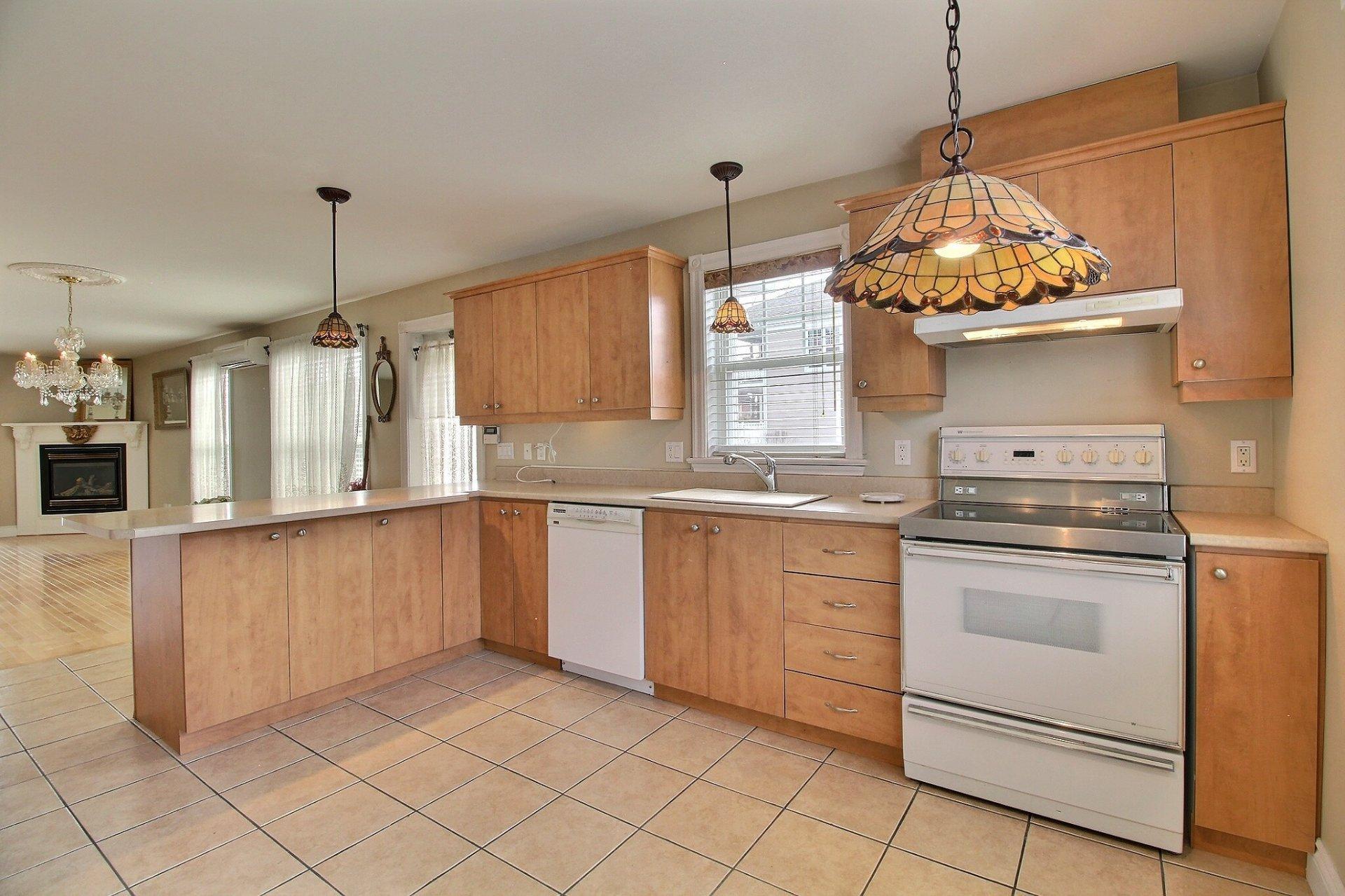 









1084


Rue Champlain

,
Magog,




QC
J1X3X8

