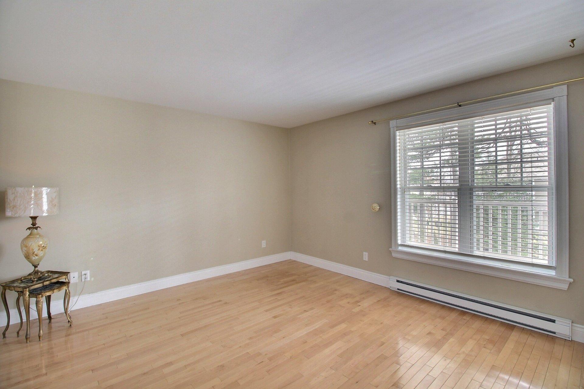 









1084


Rue Champlain

,
Magog,




QC
J1X3X8

