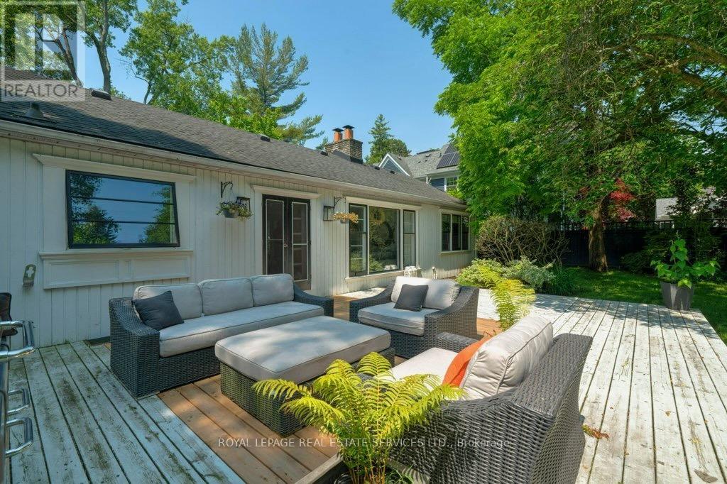 












81 CHARTWELL ROAD

,
Oakville,




Ontario
L6J3Z3

