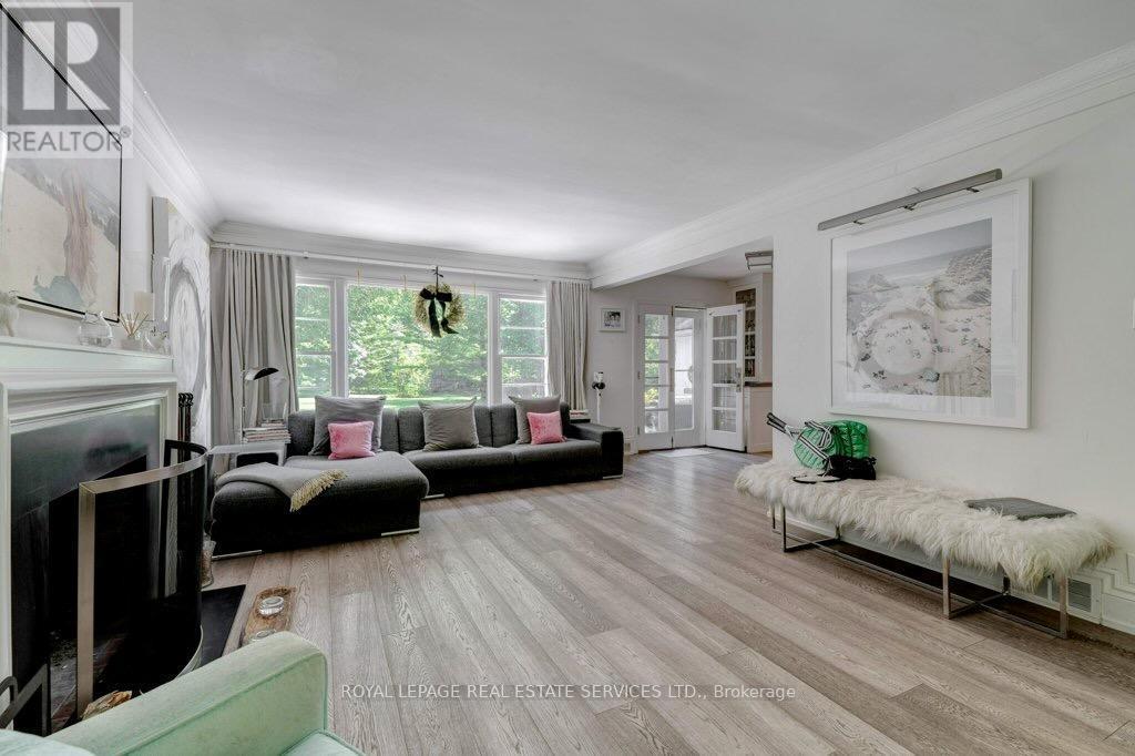 












81 CHARTWELL ROAD

,
Oakville,




Ontario
L6J3Z3

