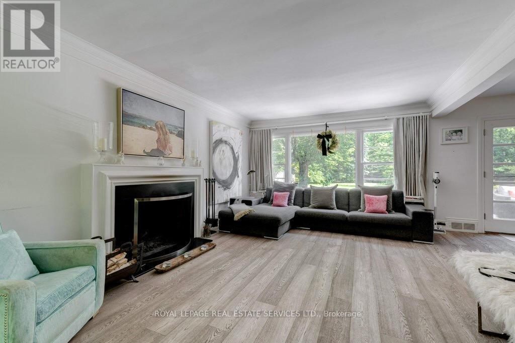 












81 CHARTWELL ROAD

,
Oakville,




Ontario
L6J3Z3

