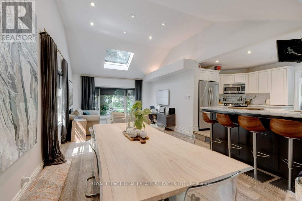 












81 CHARTWELL ROAD

,
Oakville,




Ontario
L6J3Z3

