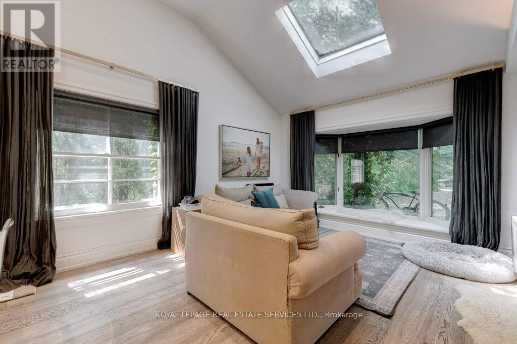 












81 CHARTWELL ROAD

,
Oakville,




Ontario
L6J3Z3

