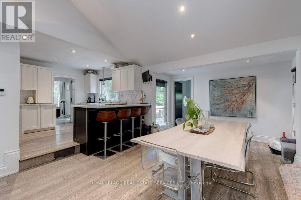 












81 CHARTWELL ROAD

,
Oakville,




Ontario
L6J3Z3

