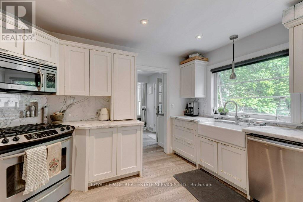 












81 CHARTWELL ROAD

,
Oakville,




Ontario
L6J3Z3


