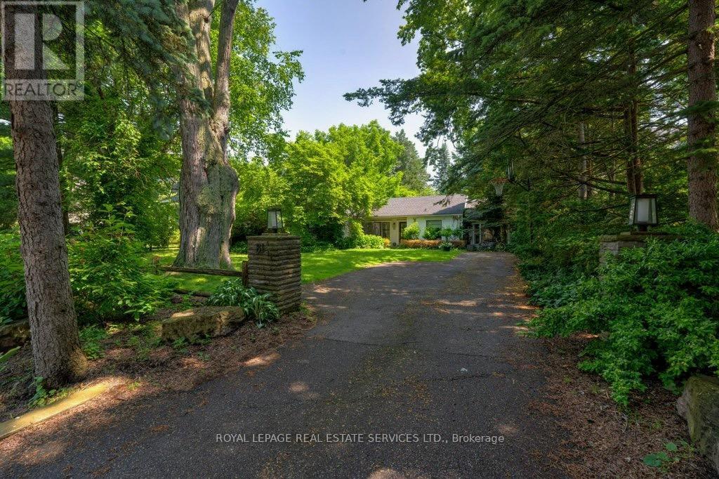 












81 CHARTWELL ROAD

,
Oakville,




Ontario
L6J3Z3

