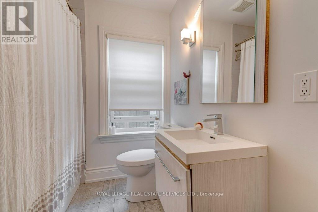 












81 CHARTWELL ROAD

,
Oakville,




Ontario
L6J3Z3

