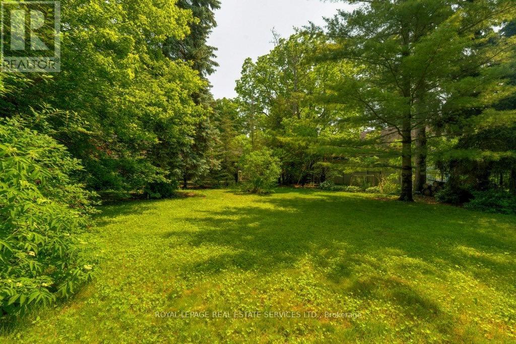 












81 CHARTWELL ROAD

,
Oakville,




Ontario
L6J3Z3

