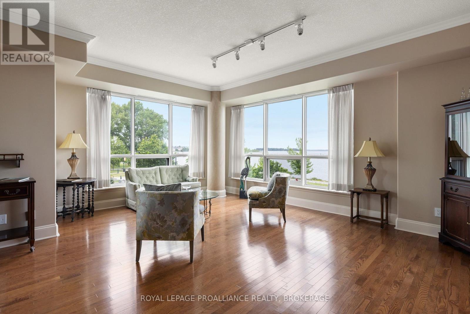 












203 - 5 GORE STREET

,
Kingston (Central City East),




Ontario
K7L0A1

