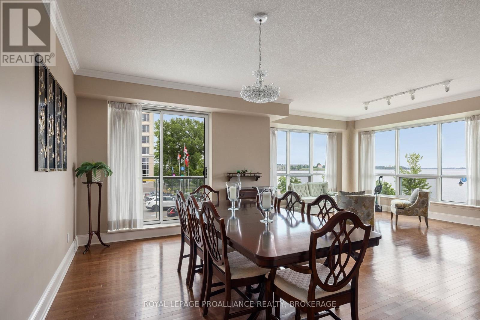 












203 - 5 GORE STREET

,
Kingston (Central City East),




Ontario
K7L0A1

