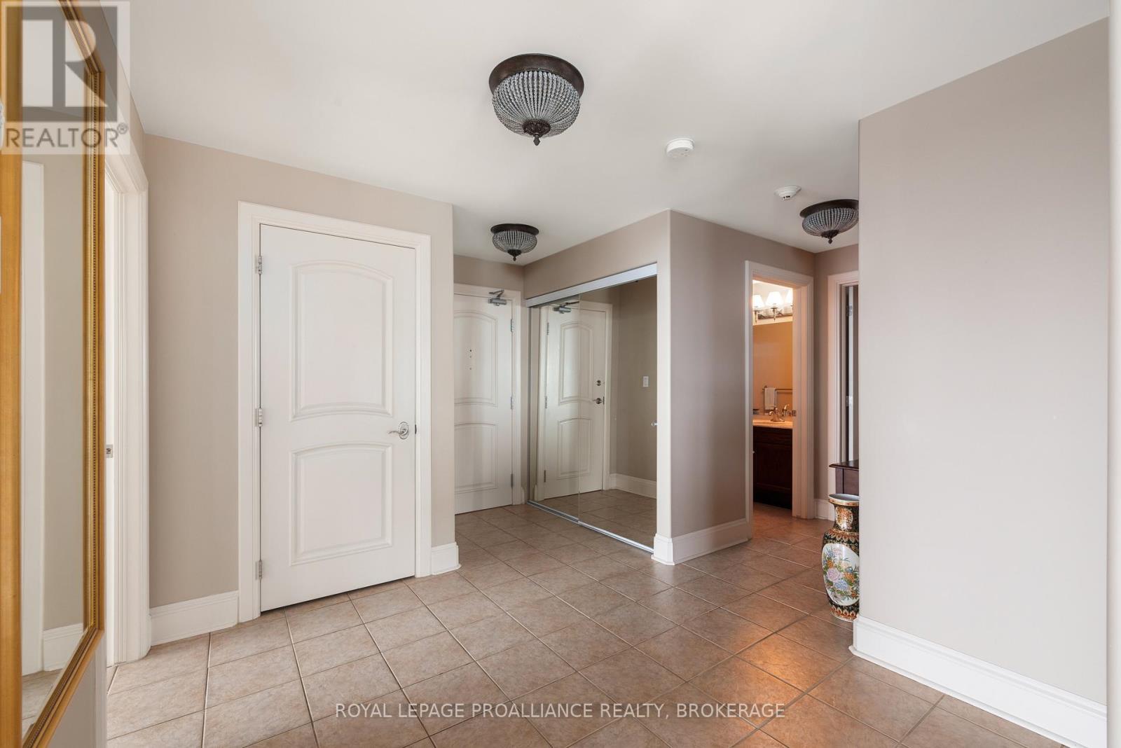 












203 - 5 GORE STREET

,
Kingston (Central City East),




Ontario
K7L0A1

