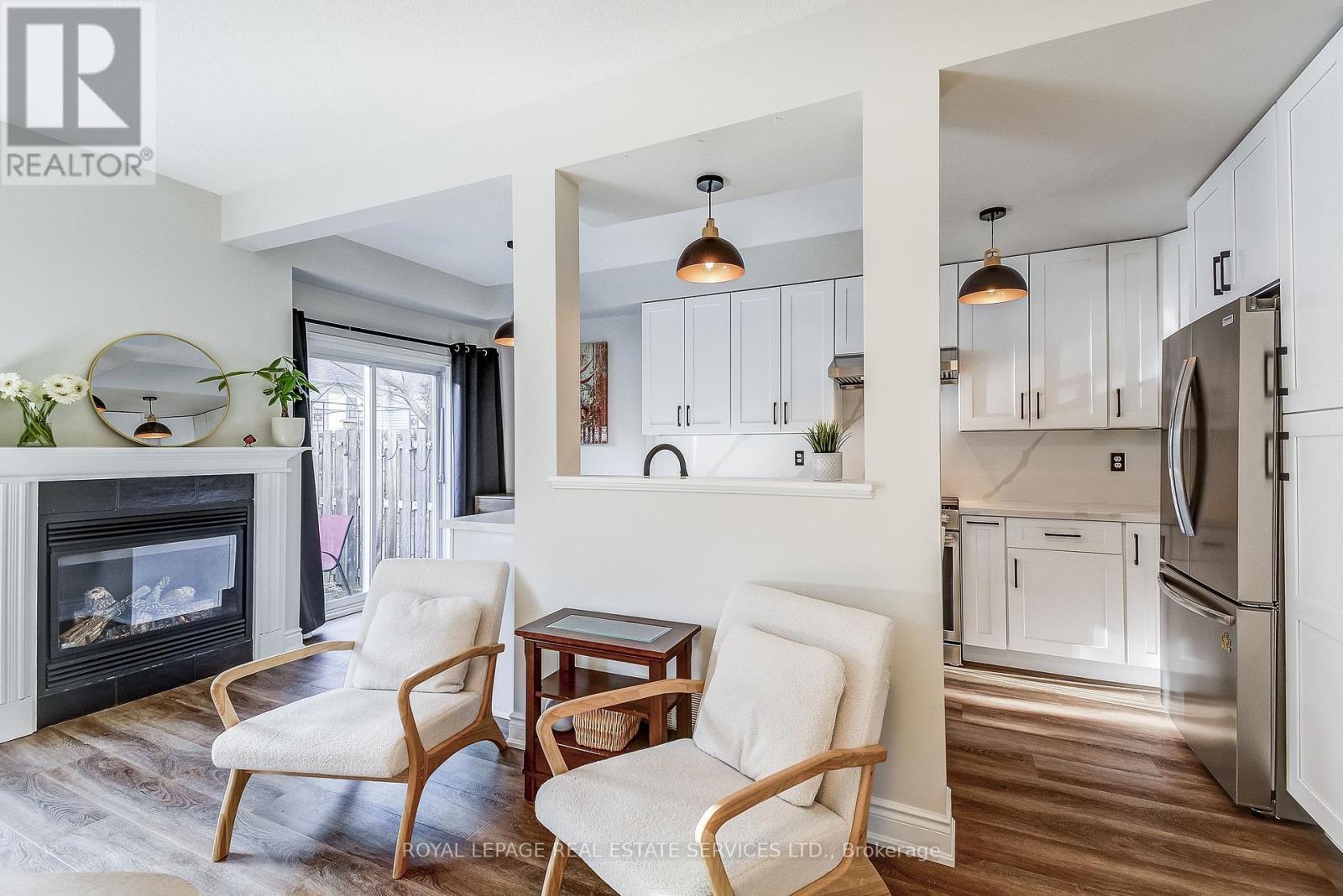 












3 - 232 STONEHENGE DRIVE

,
Hamilton,




Ontario
L9K1R5

