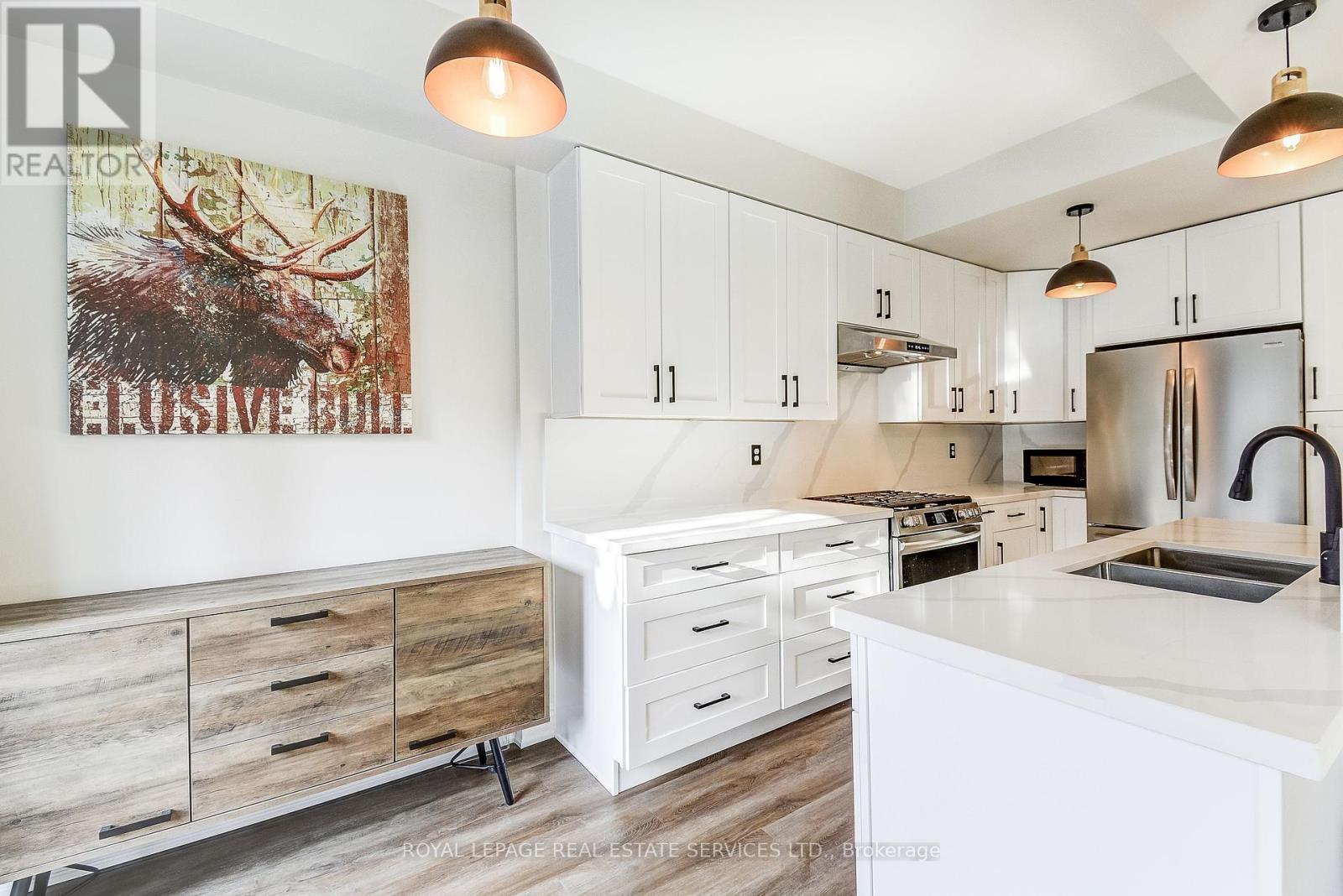 












3 - 232 STONEHENGE DRIVE

,
Hamilton,




Ontario
L9K1R5

