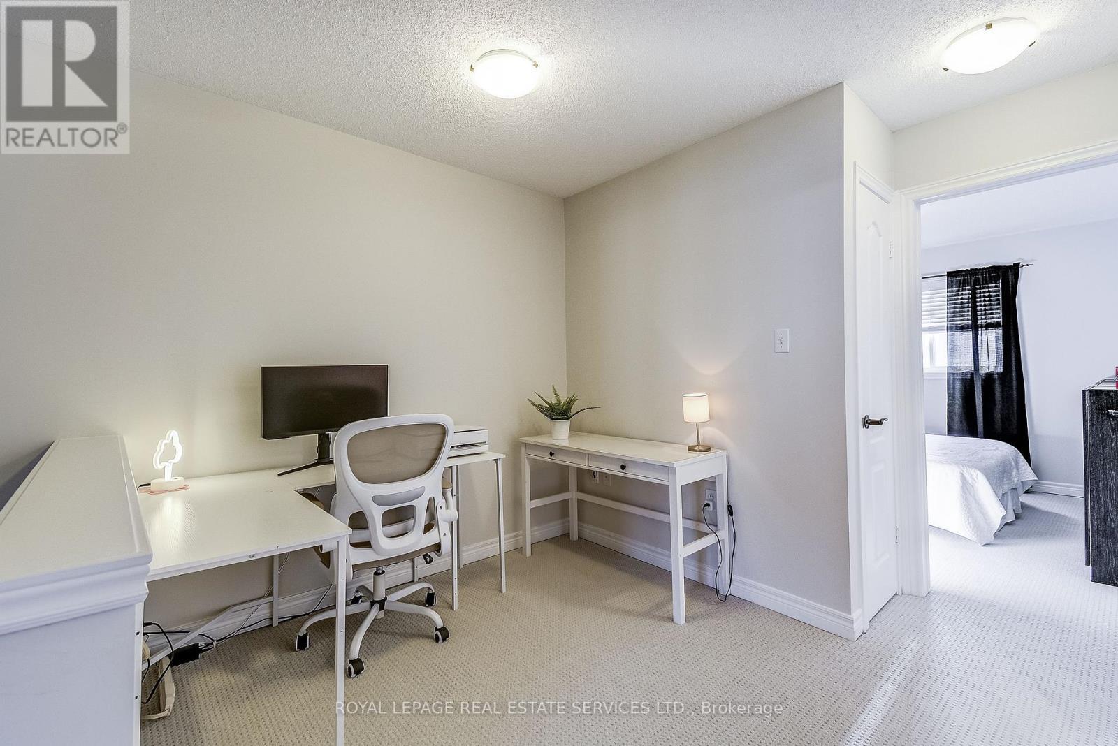 












3 - 232 STONEHENGE DRIVE

,
Hamilton,




Ontario
L9K1R5

