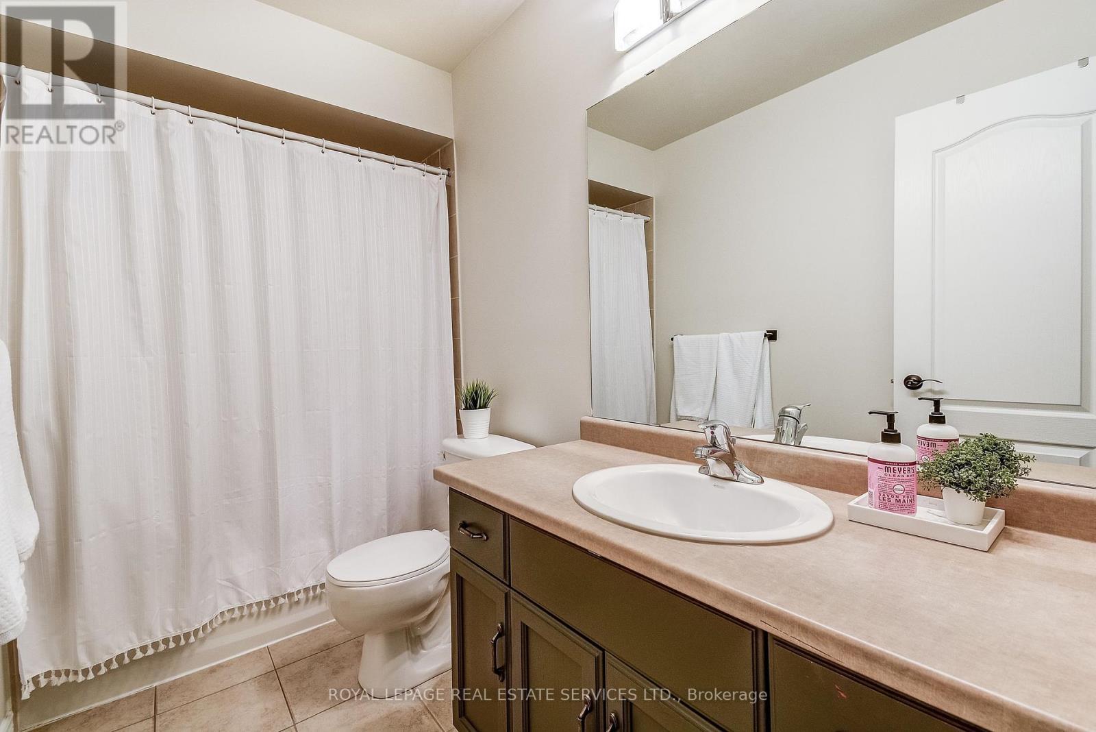 












3 - 232 STONEHENGE DRIVE

,
Hamilton,




Ontario
L9K1R5

