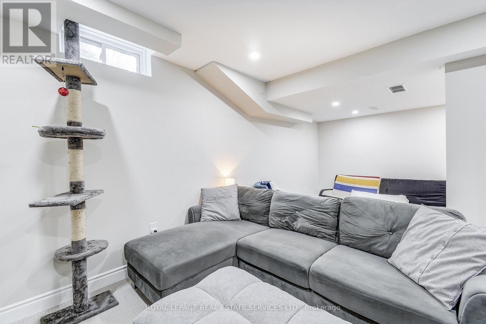 












3 - 232 STONEHENGE DRIVE

,
Hamilton,




Ontario
L9K1R5

