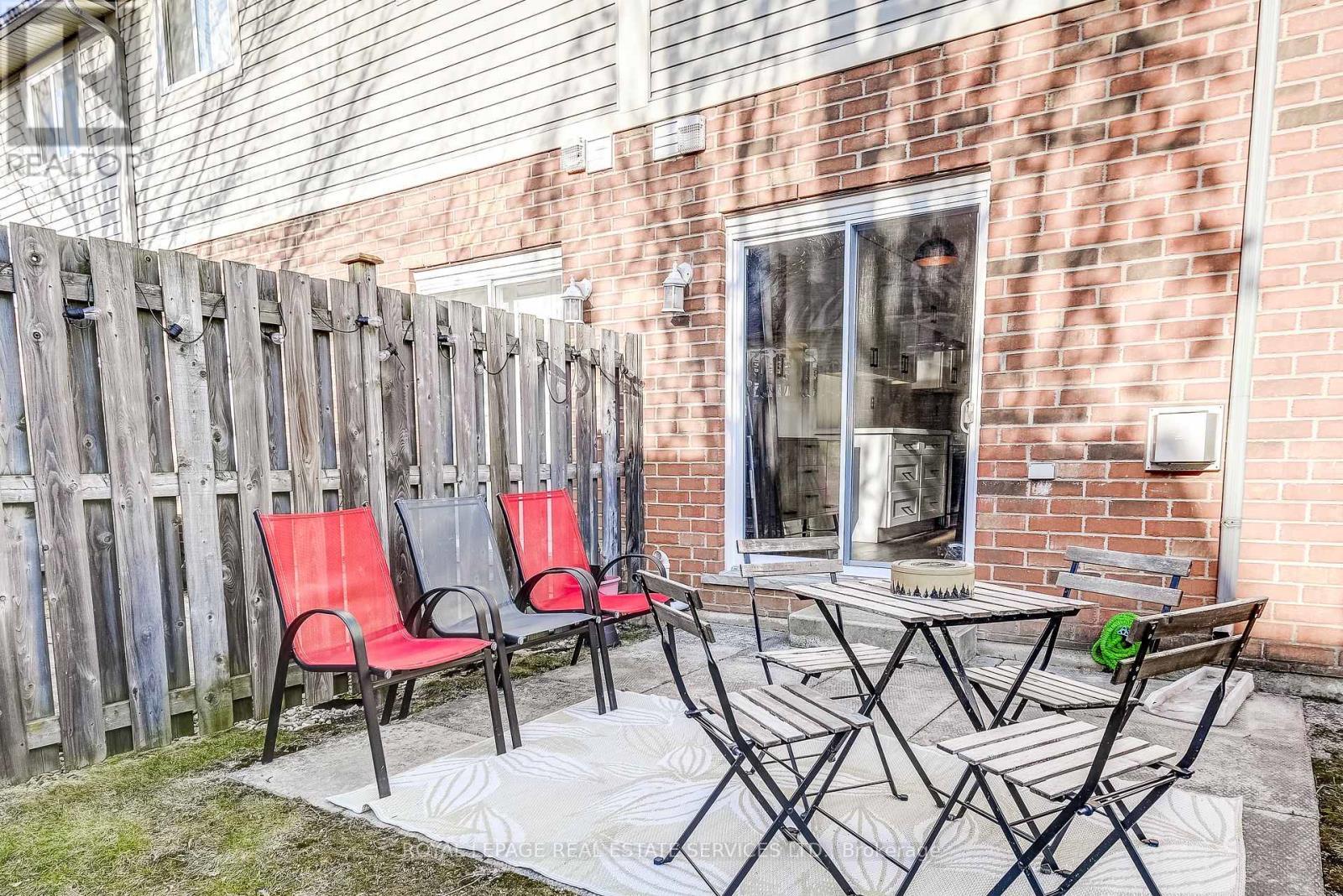 












3 - 232 STONEHENGE DRIVE

,
Hamilton,




Ontario
L9K1R5

