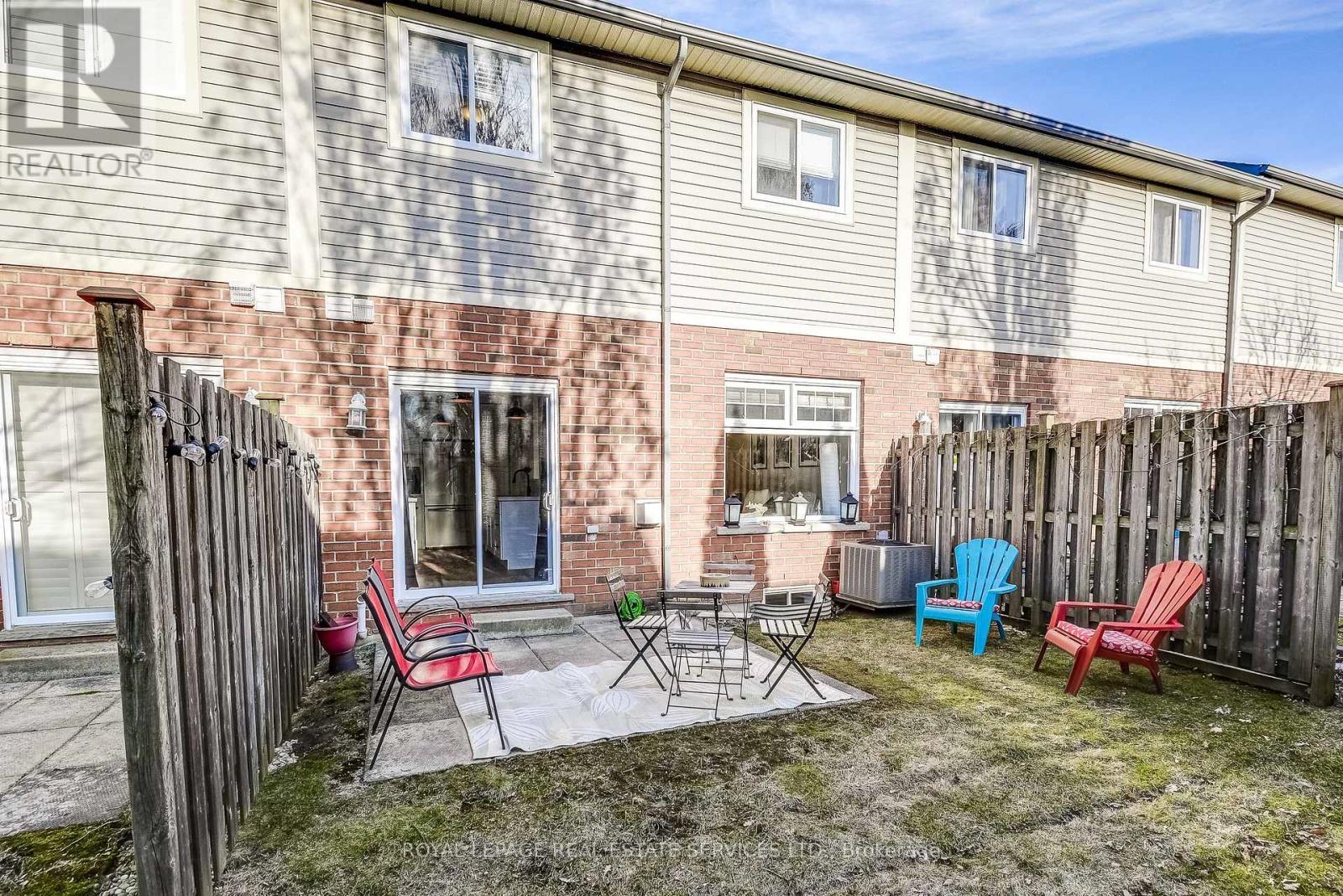 












3 - 232 STONEHENGE DRIVE

,
Hamilton,




Ontario
L9K1R5

