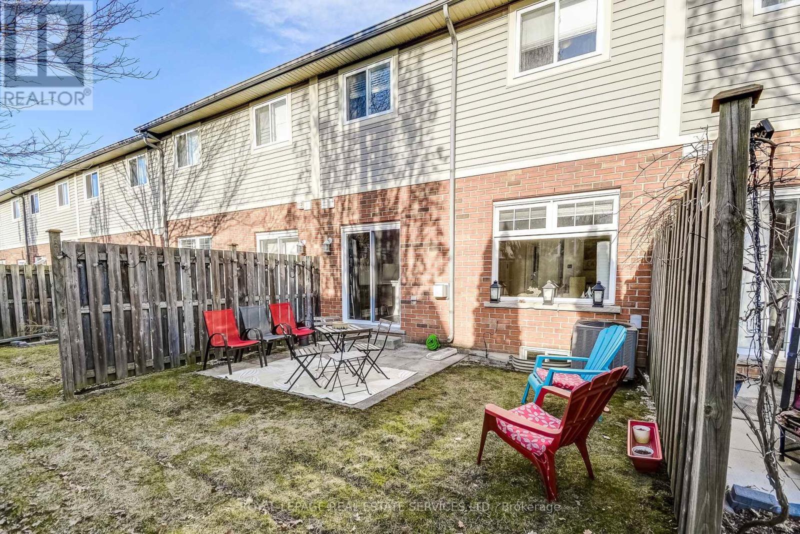 












3 - 232 STONEHENGE DRIVE

,
Hamilton,




Ontario
L9K1R5

