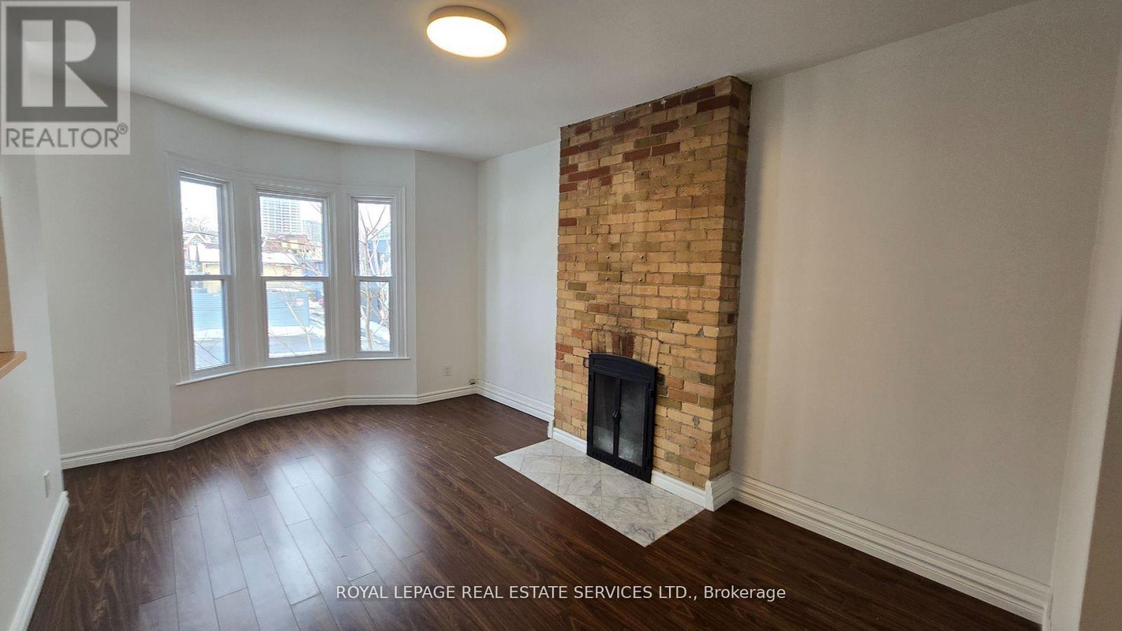 












2 - 120 PEMBROKE STREET

,
Toronto,




Ontario
M5A2N9

