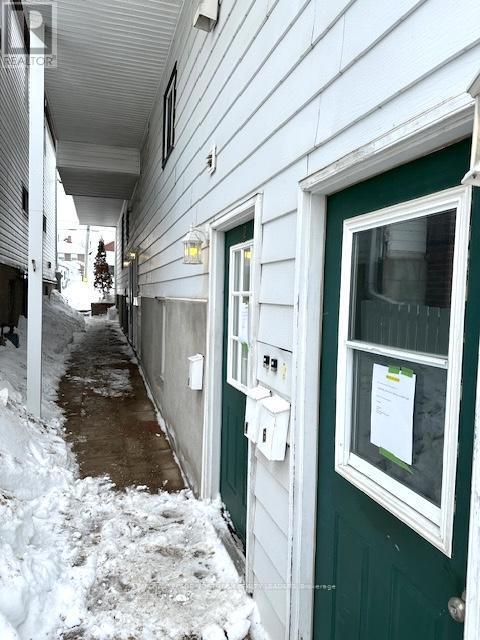 












91 ELM STREET S

,
Timmins (TS - SE),




Ontario
P4N1W5

