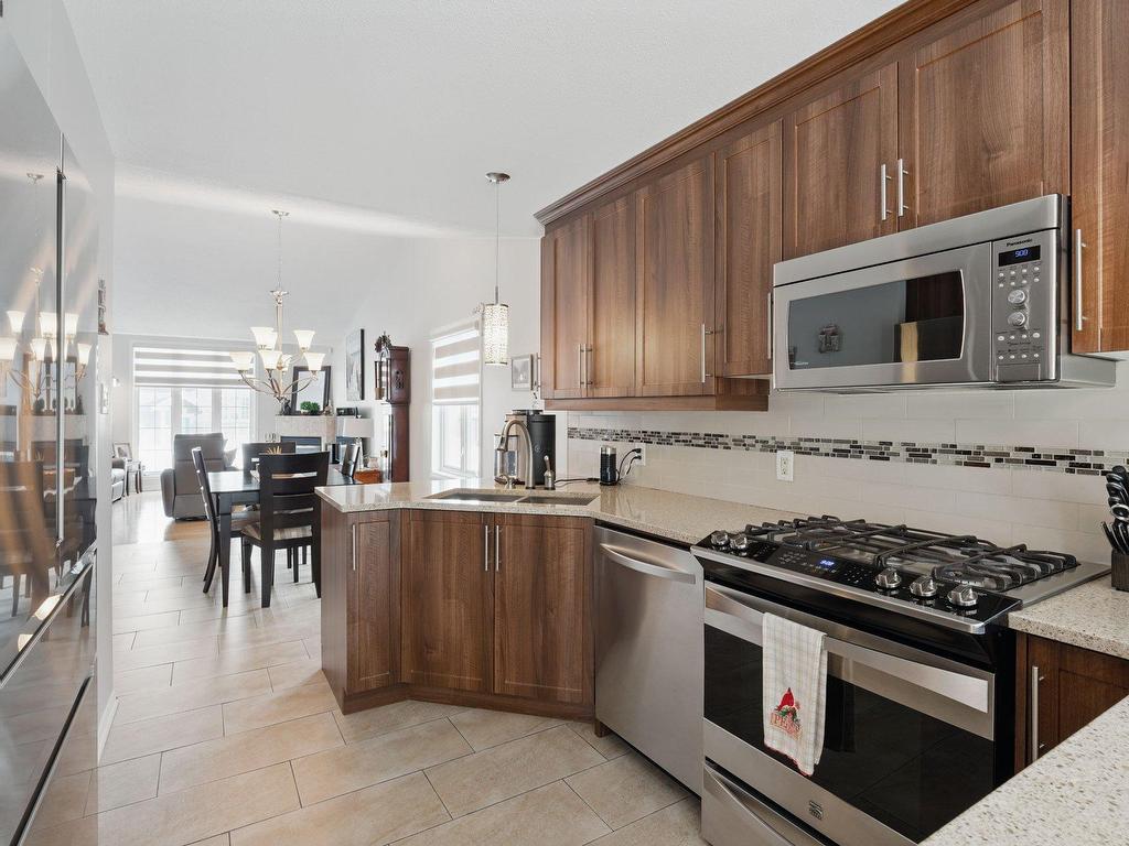 









812


Rue de l'Oasis

,
Gatineau (Gatineau),




QC
J8R3V4


