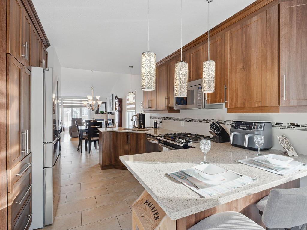 









812


Rue de l'Oasis

,
Gatineau (Gatineau),




QC
J8R3V4

