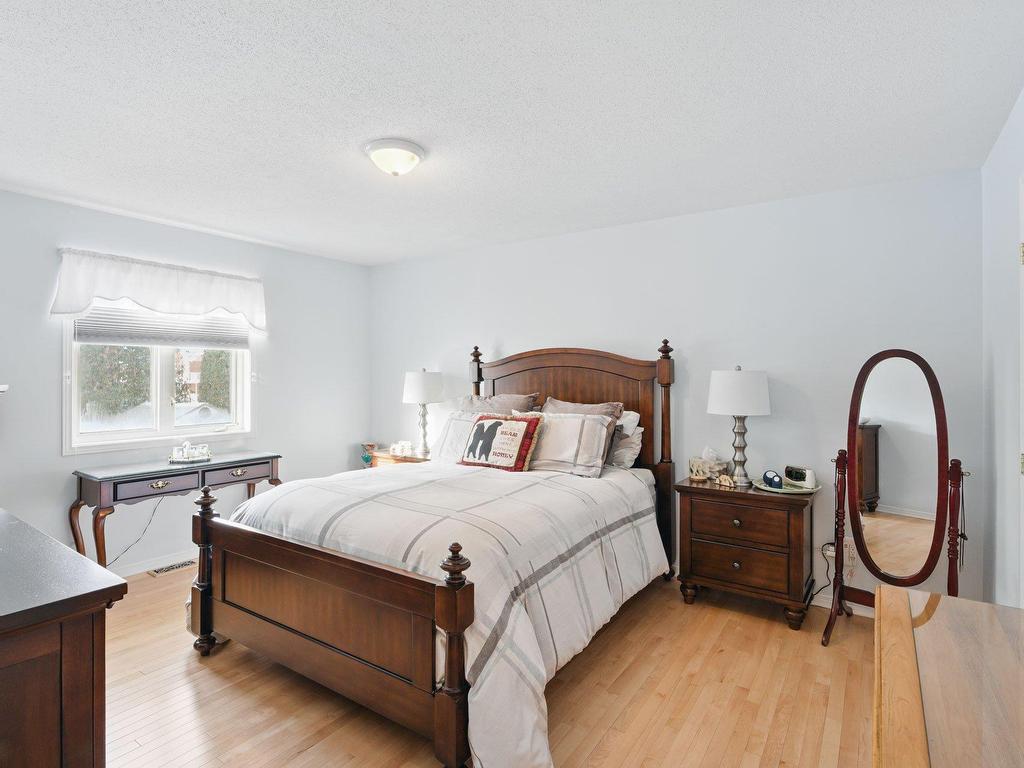 









812


Rue de l'Oasis

,
Gatineau (Gatineau),




QC
J8R3V4

