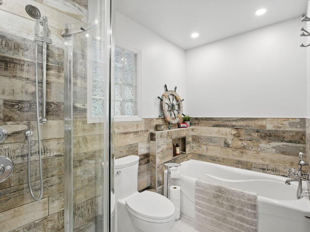 









812


Rue de l'Oasis

,
Gatineau (Gatineau),




QC
J8R3V4


