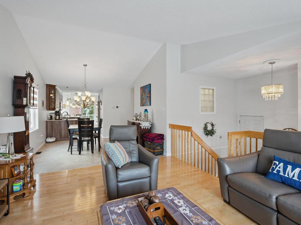 









812


Rue de l'Oasis

,
Gatineau (Gatineau),




QC
J8R3V4

