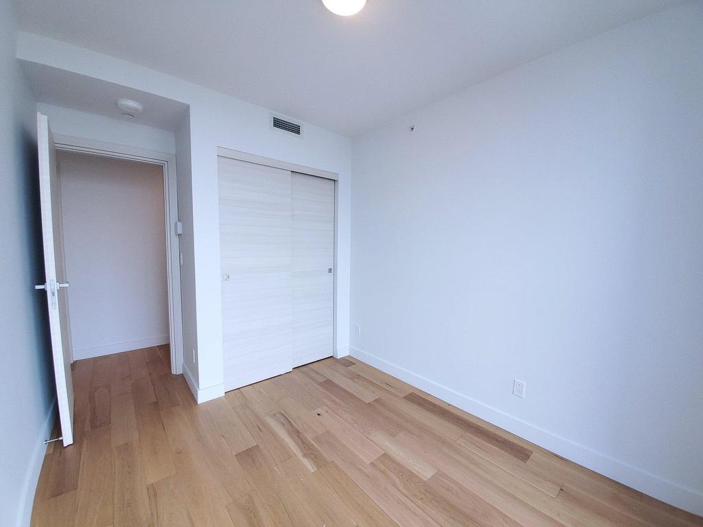 









1400


Boul. René-Lévesque O.

, 2609,
Montréal (Ville-Marie),




QC
H3G1T6

