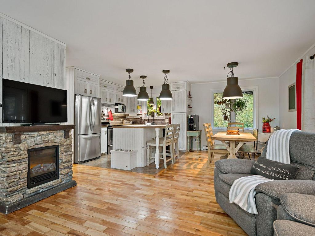 









3969


Ch. du Lac-Labelle

,
Labelle,




QC
J0T1H0

