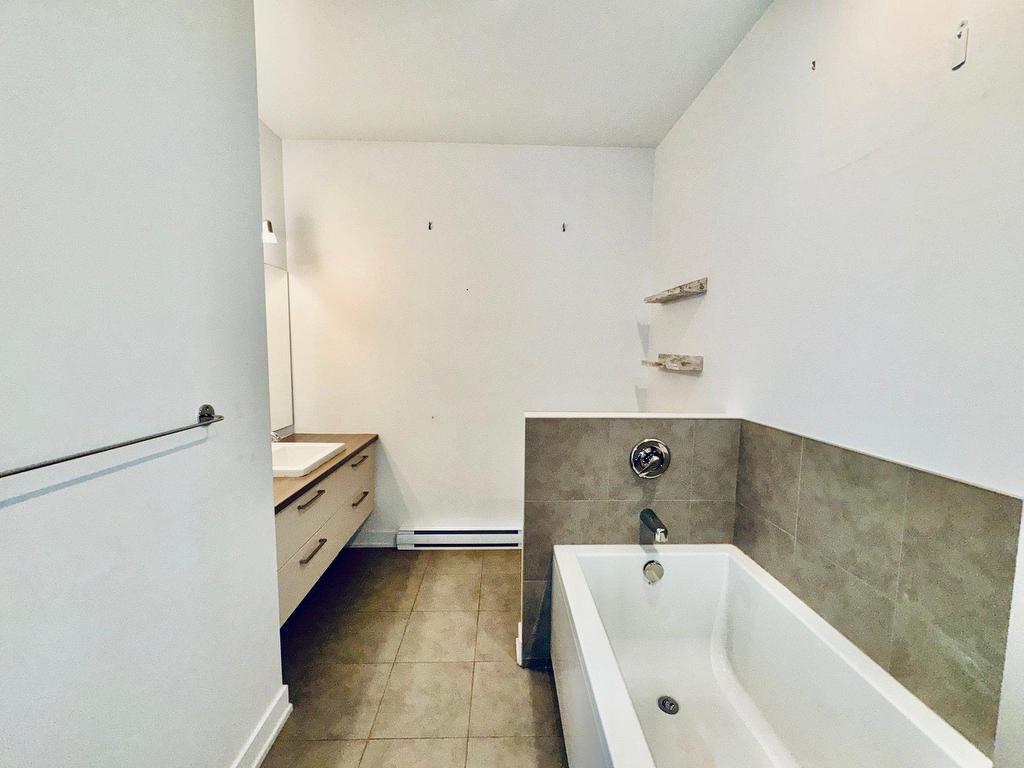 









120


Rue du Pirée

,
Gatineau (Aylmer),




QC
J9J4A7

