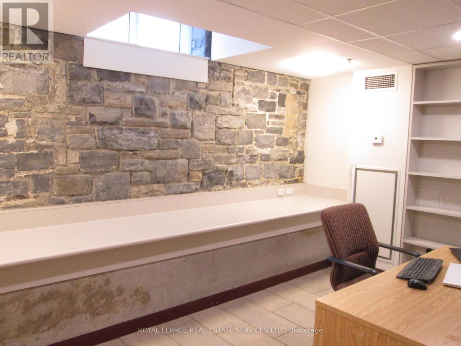 












56 QUEEN STREET E

,
Toronto,




Ontario
M5C2Z3

