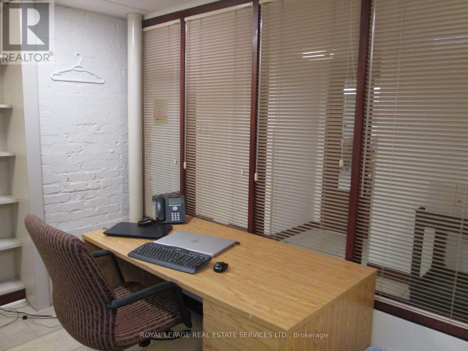 












56 QUEEN STREET E

,
Toronto,




Ontario
M5C2Z3

