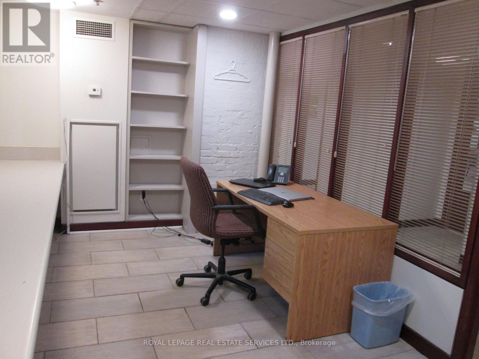 












56 QUEEN STREET E

,
Toronto,




Ontario
M5C2Z3

