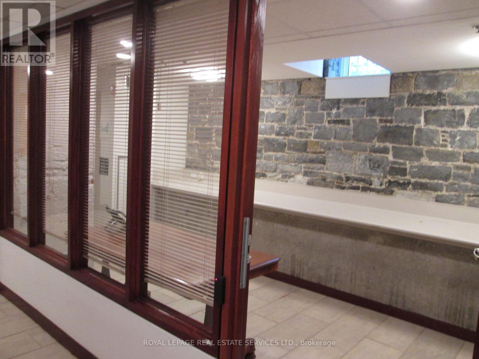 












56 QUEEN STREET E

,
Toronto,




Ontario
M5C2Z3


