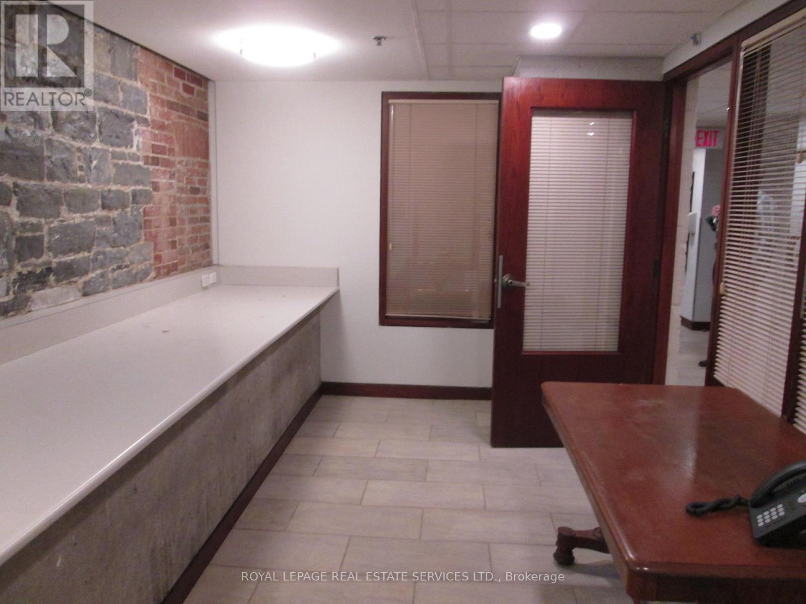 












56 QUEEN STREET E

,
Toronto,




Ontario
M5C2Z3

