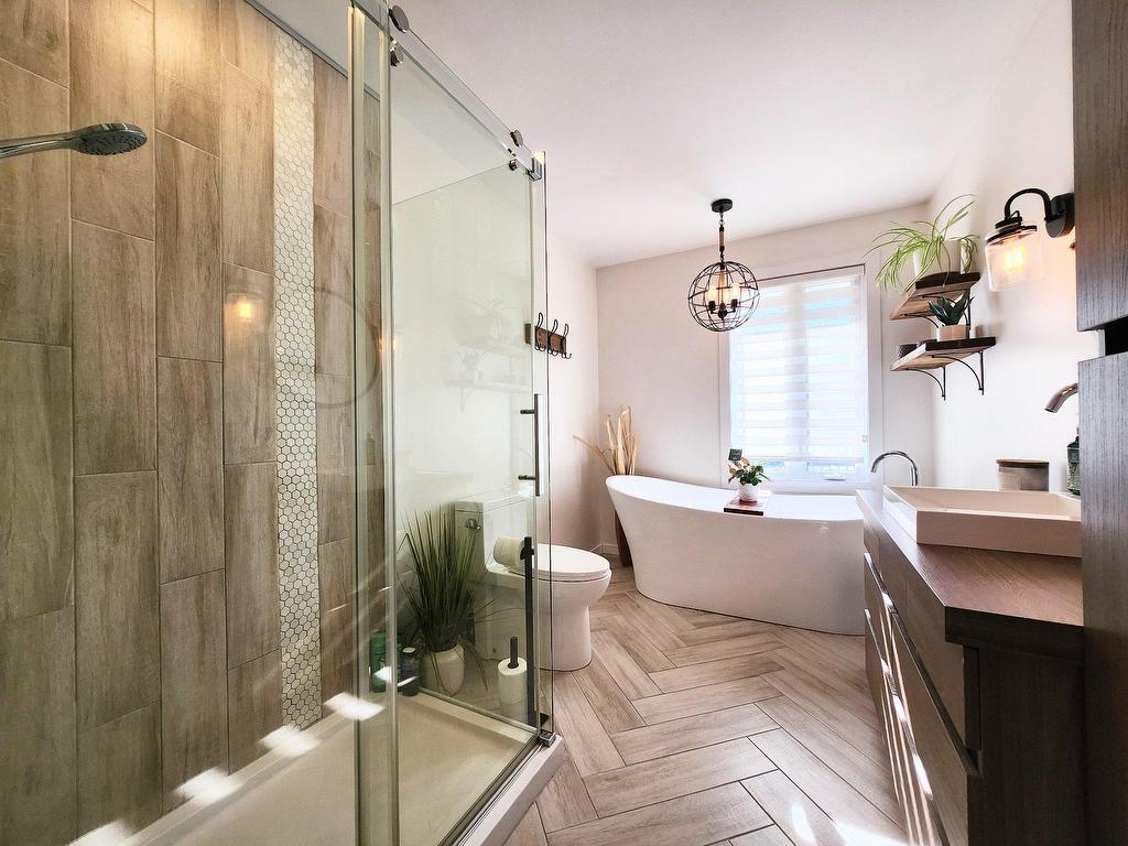 









445


138e Rue

,
Shawinigan,




QC
G9P4R4

