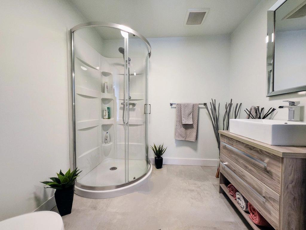 









445


138e Rue

,
Shawinigan,




QC
G9P4R4

