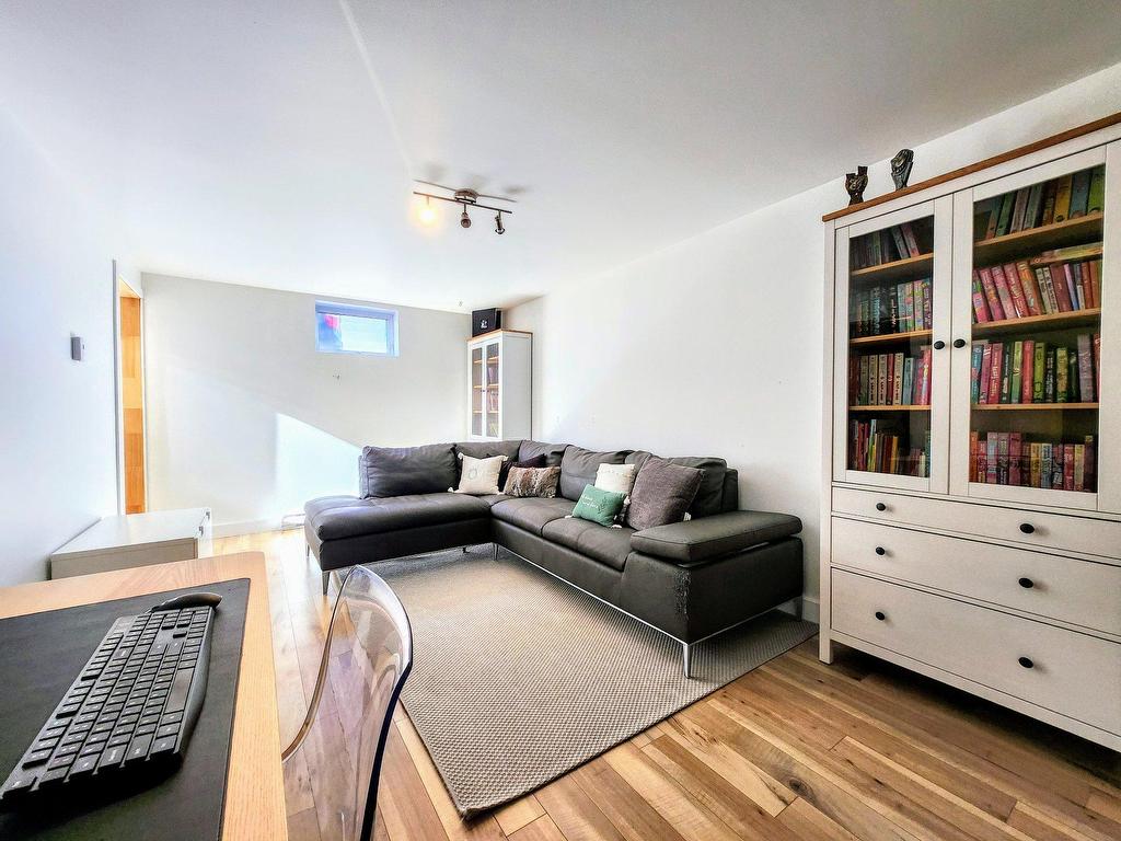 









445


138e Rue

,
Shawinigan,




QC
G9P4R4


