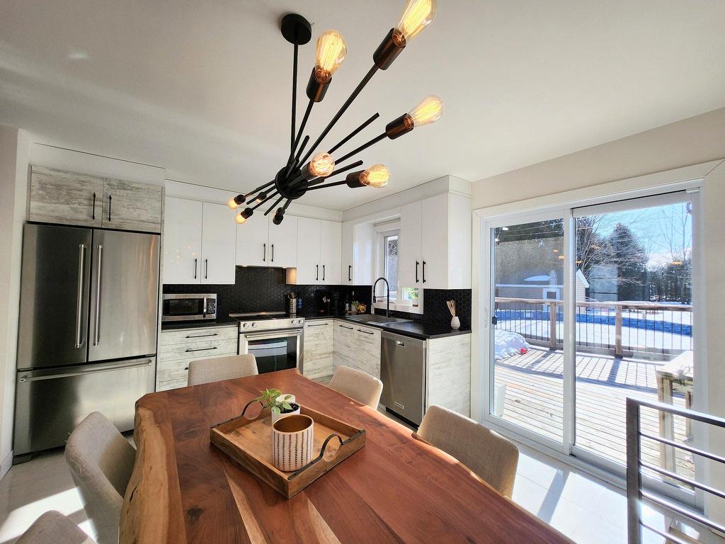 









445


138e Rue

,
Shawinigan,




QC
G9P4R4

