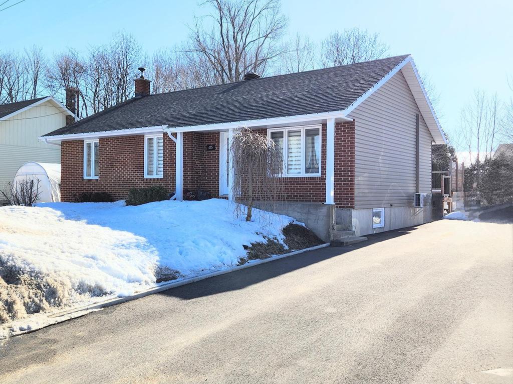 









445


138e Rue

,
Shawinigan,




QC
G9P4R4

