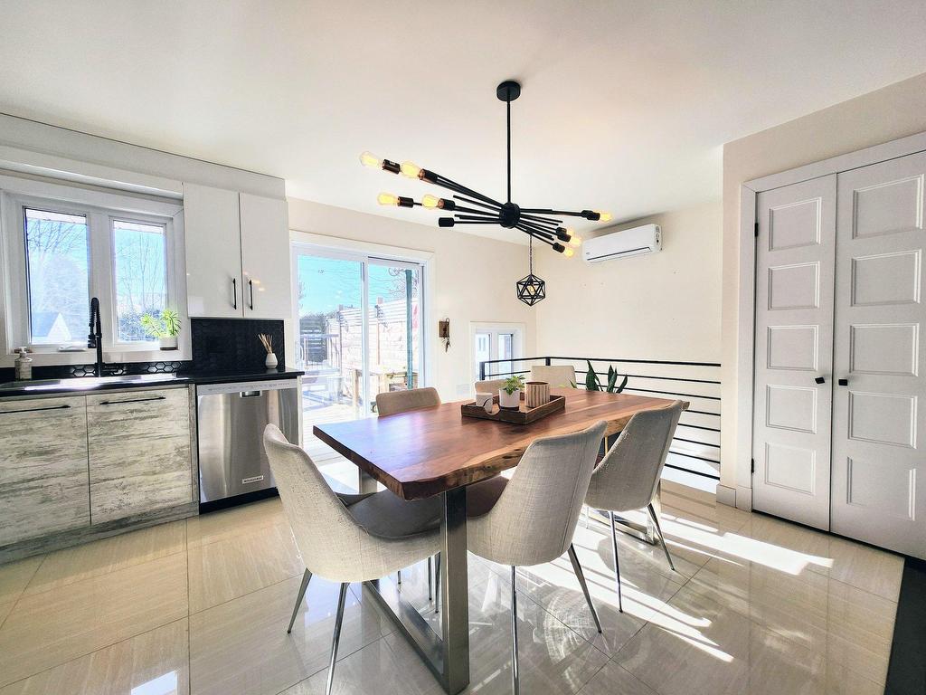 









445


138e Rue

,
Shawinigan,




QC
G9P4R4

