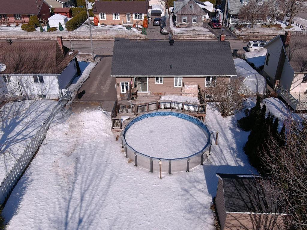 









445


138e Rue

,
Shawinigan,




QC
G9P4R4

